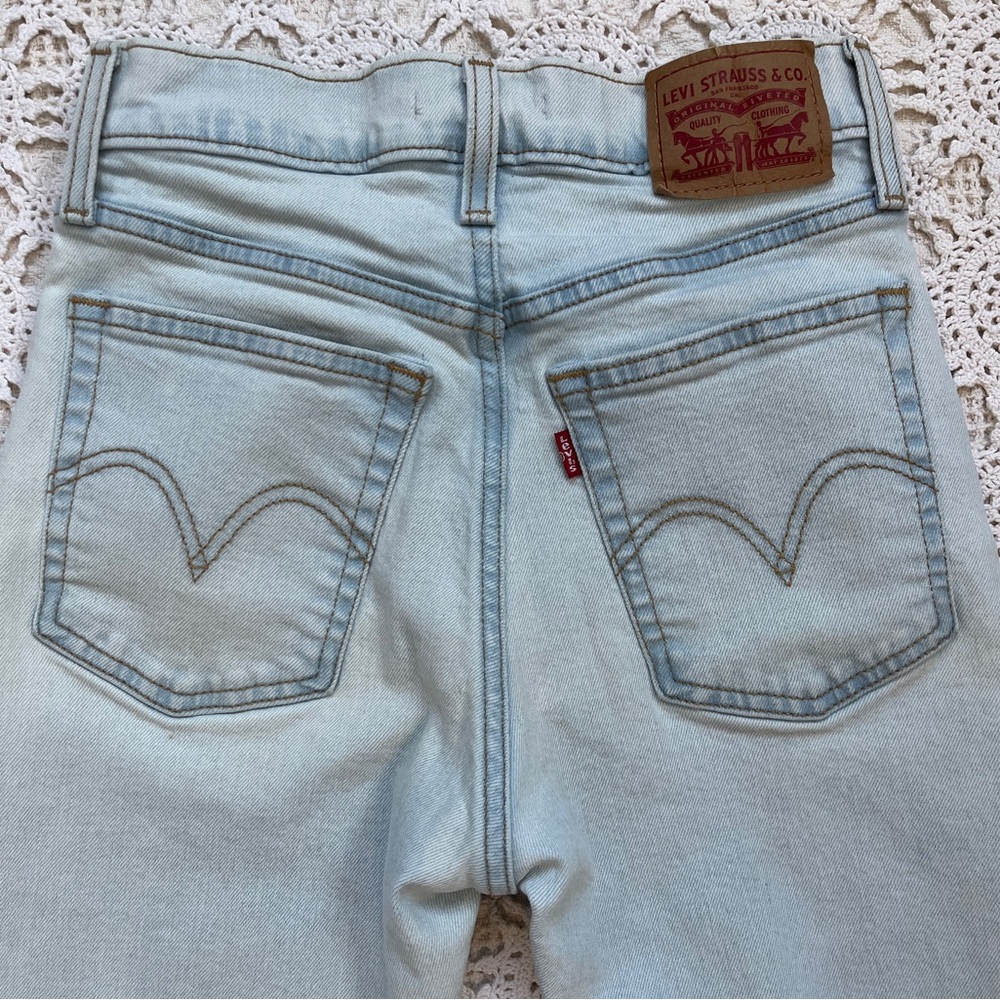 Levi's Wedgie Straight Ankle Jeans - Picture 3 of 9